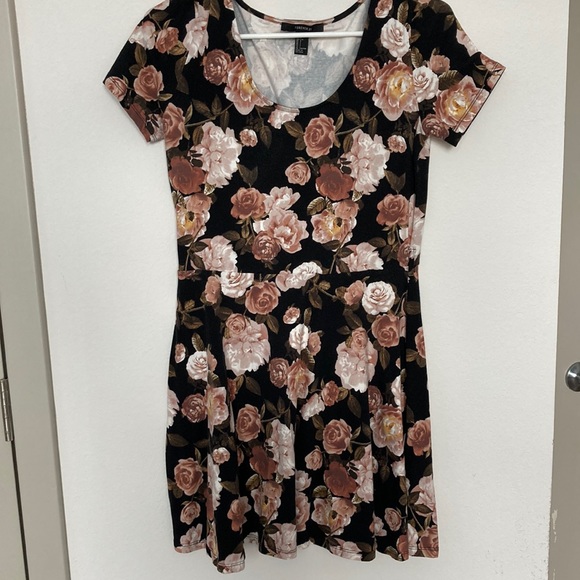 Forever 21 Dresses & Skirts - Cute Floral Forever 21 Skater Dress